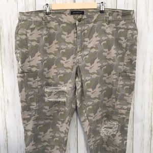 Ashley Stewart Camo Pants Women’s size 26 NEW